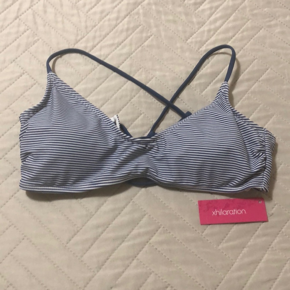 👙Super cute navy and white stripe bikini top.
